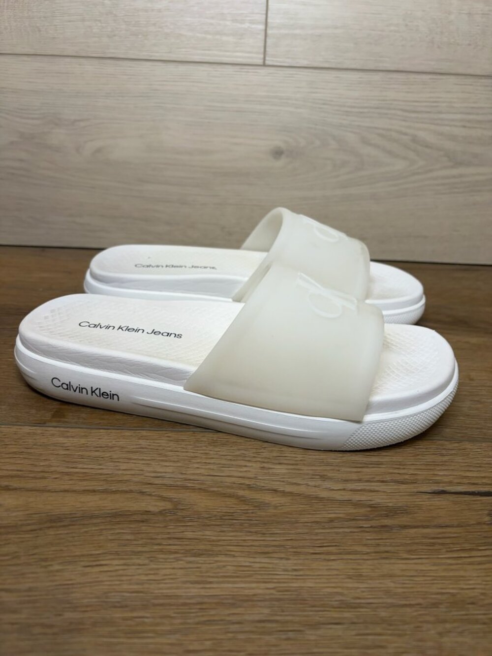 CALVIN KLEIN Peari White Slide Sandals Shoes 8M